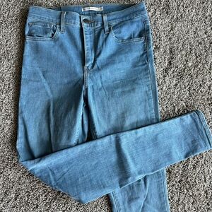 Levi’s 720 high rise skinny jean